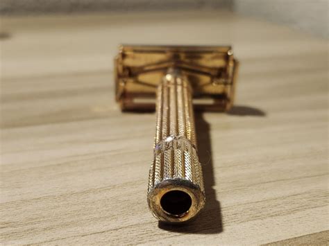 VINTAGE GILLETTE ARISTOCRAT GOLD PLATED 